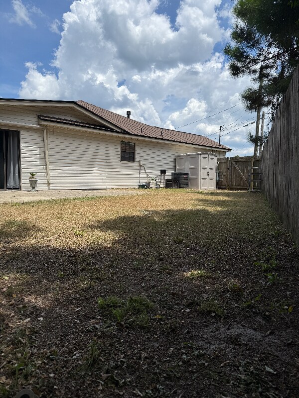 Building Photo - 2169 Estate Cir