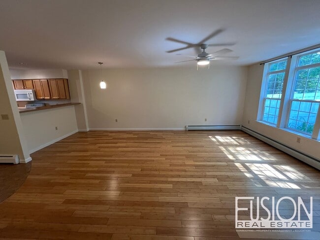 Building Photo - Impeccably Maintained 3bd, 2 bth Stonington Circle Condo!