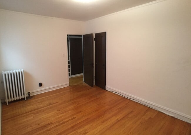 Building Photo - 1060 W Cornelia Ave