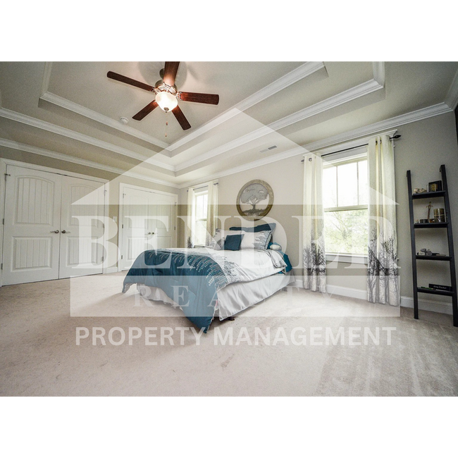 Building Photo - 246 NE Bellingham Dr