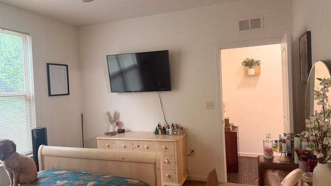 Building Photo - 106 Community Way