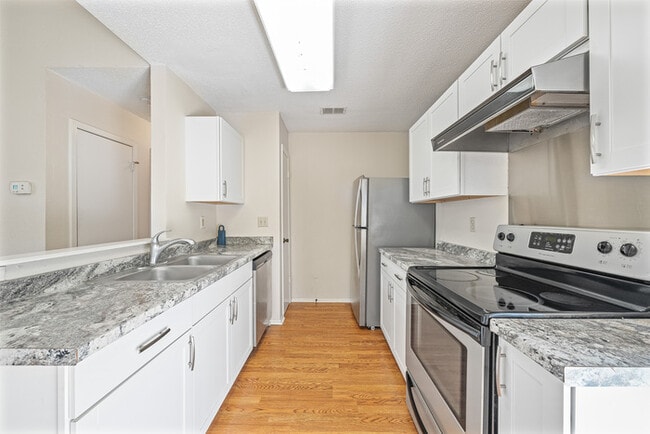 Building Photo - 1015 E Yager Ln