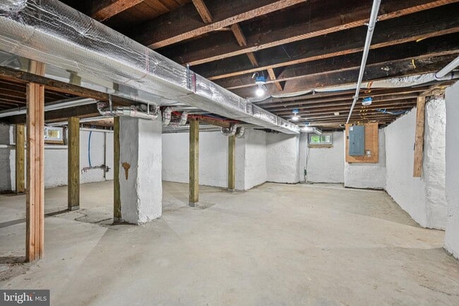 Building Photo - 3547 Finlaw Ave