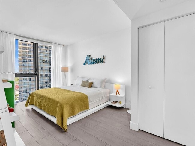 Building Photo - 121 NE 34th St