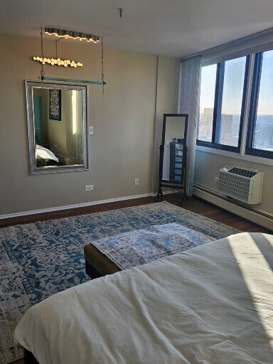 Building Photo - 6325 N Sheridan Rd