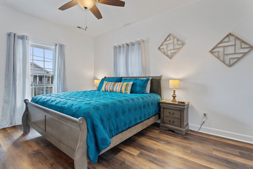 Building Photo - 343 Henderson Ave