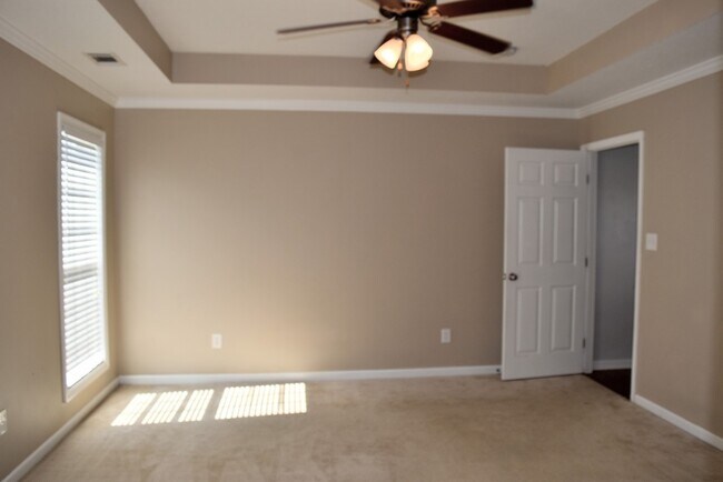 Building Photo - You've Found It! Split floor plan, fenced yard, extra storage