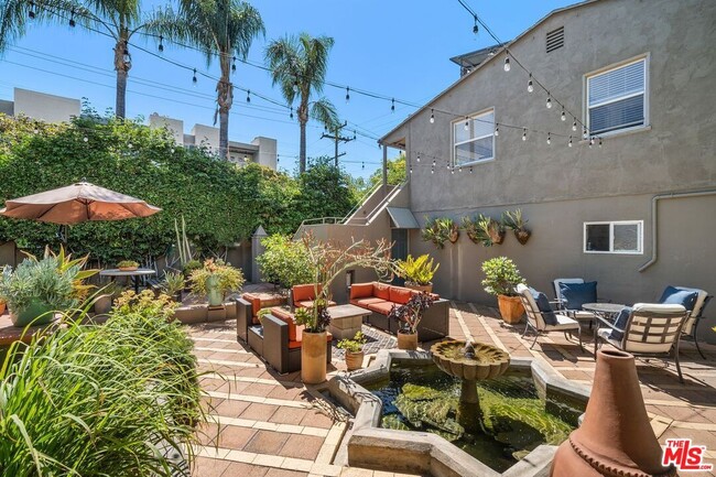 Primary Photo - 1217 N Curson Ave