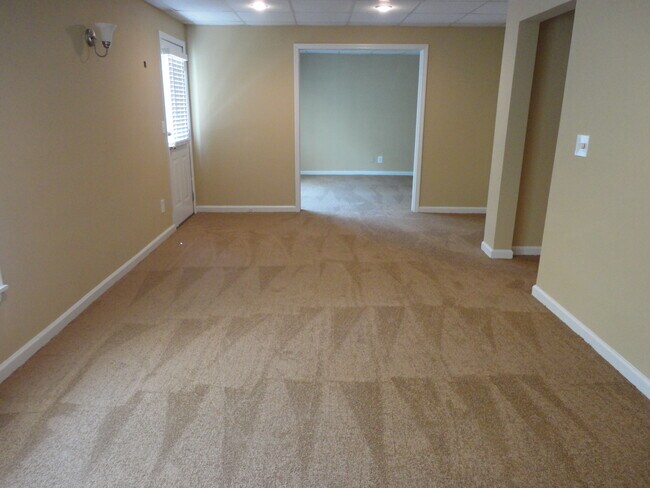 Building Photo - 697 Mountain Oaks Parkway