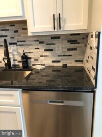 Building Photo - 3450 Toledo Terrace