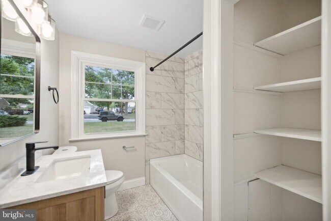 Building Photo - 6712 Benson Dr