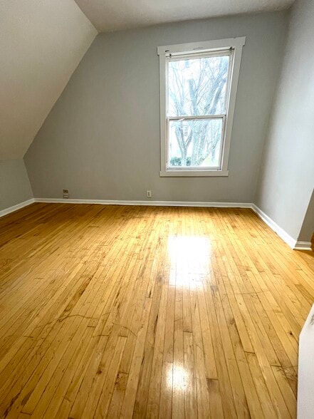 Building Photo - 5858 W Dakin St
