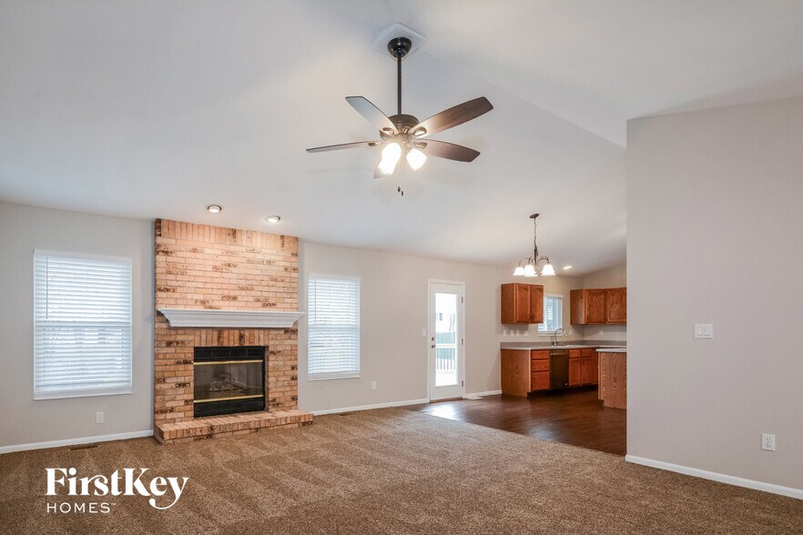 Building Photo - 10 Kingsmont Ct