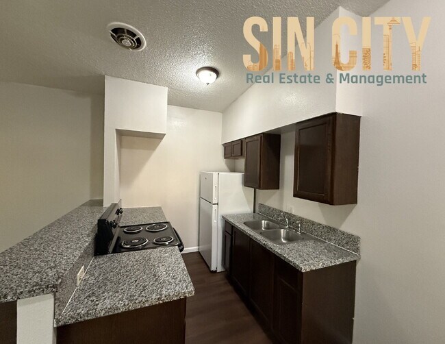 Building Photo - 2659 S Van Patten St