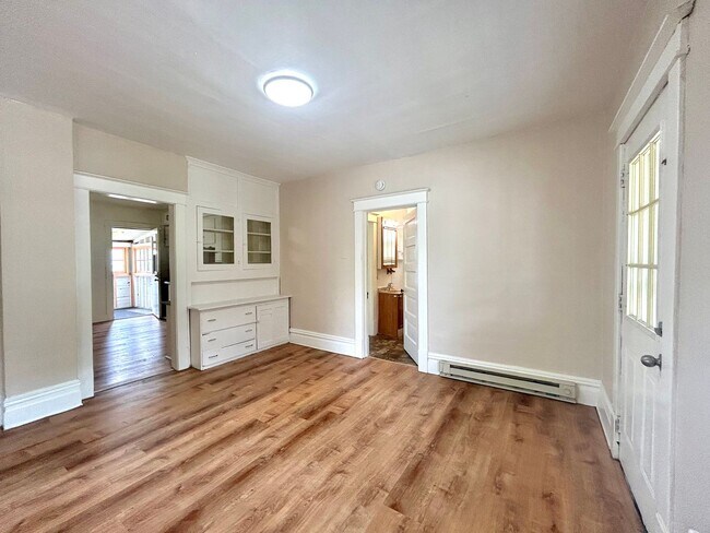 Building Photo - 2550 Crozier Ave