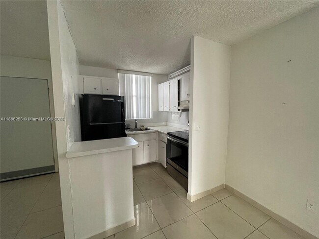 Building Photo - 1801 S Treasure Dr
