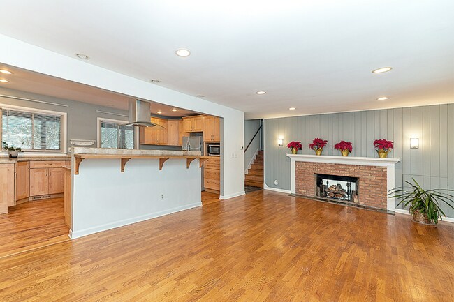 Building Photo - 4682 Huron Hill Dr