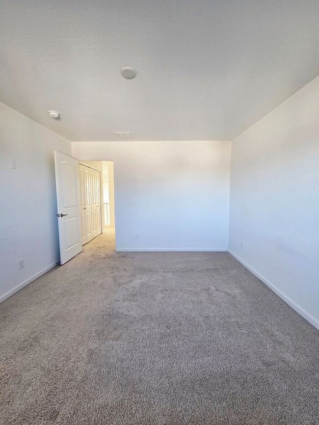 Building Photo - Cute Spacious Townhome in Prime Location | Move In Today- Save 50% OFF First Month's Rent!