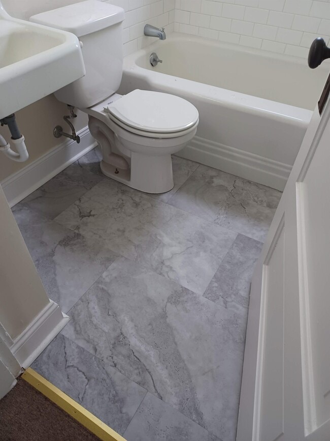 Building Photo - 18 E Clifford St