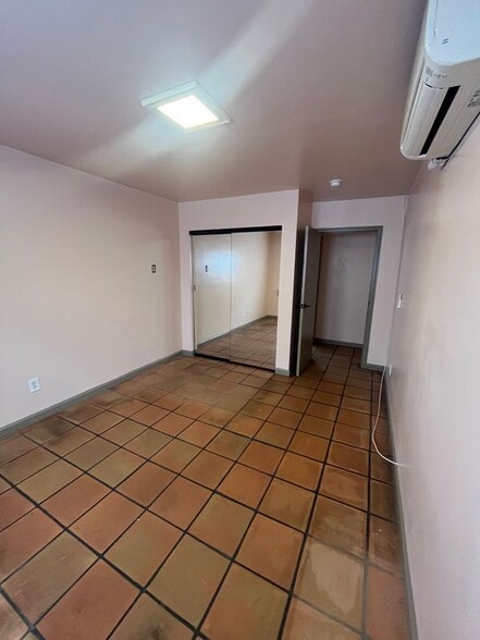 Building Photo - 728 Glenoaks Blvd