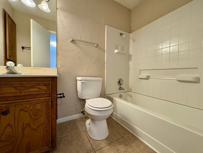 Building Photo - Single Family Home *LEASING SPECIAL AVAILA...