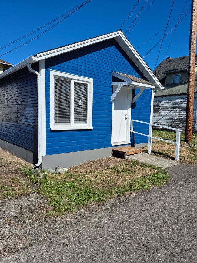 Primary Photo - 1 Bedroom Mother in Law House
