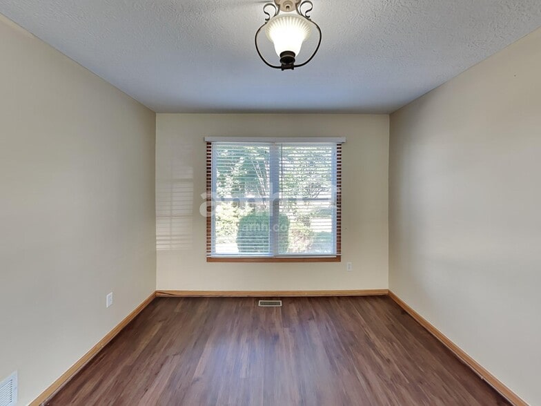 Building Photo - 242 Iris Trail Dr