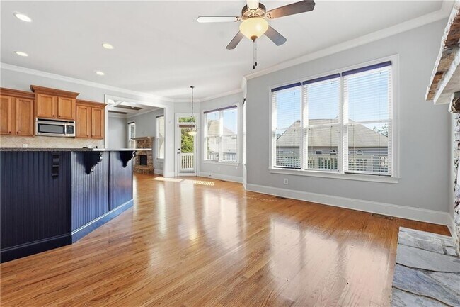 Building Photo - 6437 Blue Water Dr