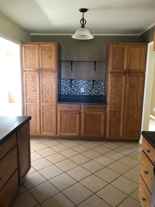 Building Photo - 1204 Waller Ave