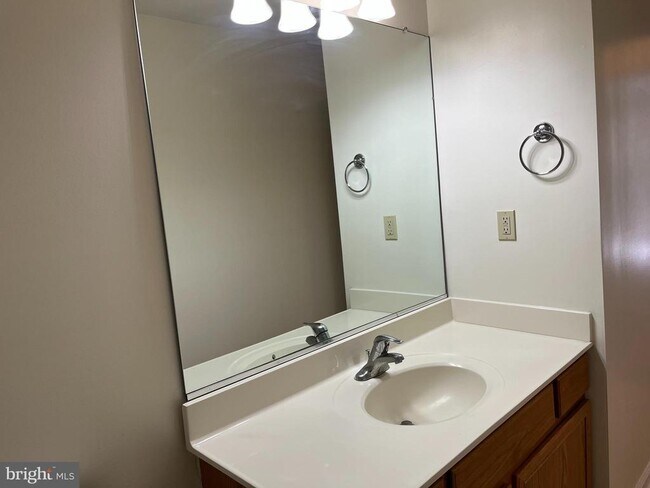 Building Photo - 103 Mango Street