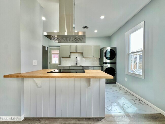 Building Photo - 37 High St