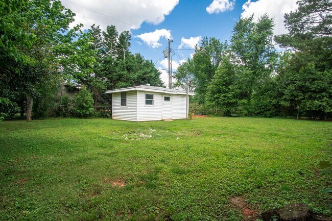 Building Photo - 1005 Woodbine Rd