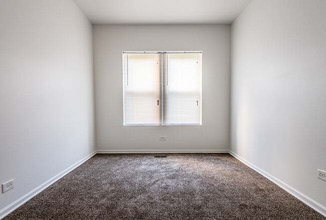 Bedroom - 7846 S Saginaw Ave