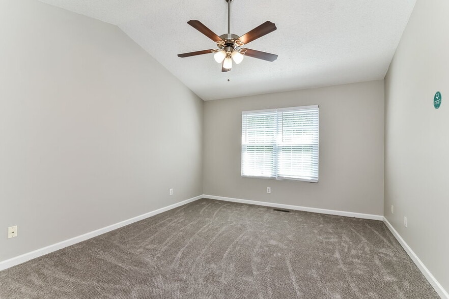 Building Photo - 2641 Fort Apachee Ct