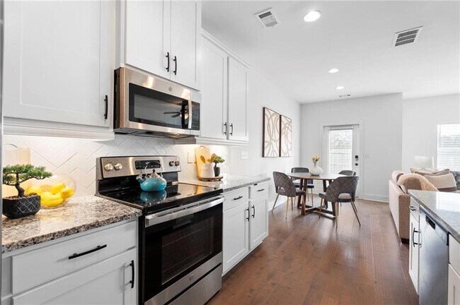 Building Photo - 5873 Greystone Dr