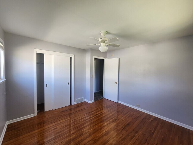 Building Photo - 805 E 32nd St