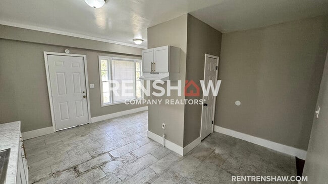 Building Photo - 919 N Willett St