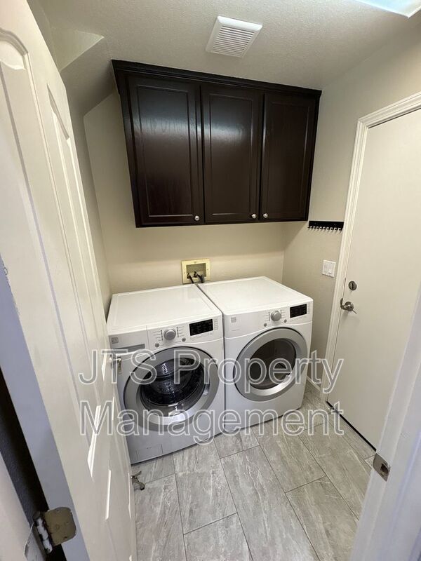 Building Photo - 9542 Windrose Ln