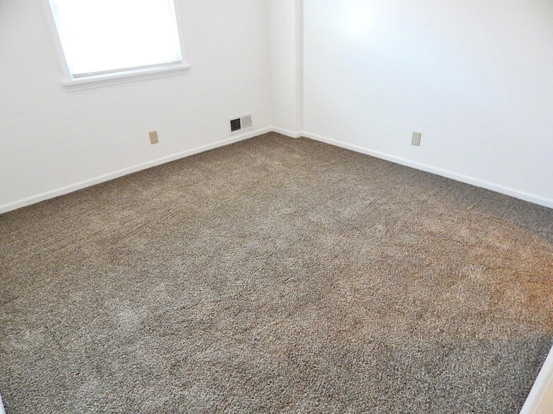 Main Bedroom - 95 Pine St