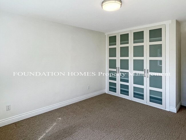 Building Photo - 216 San Ramon Way