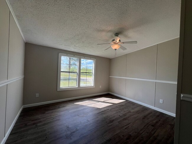 Building Photo - 253 Chicken Ln