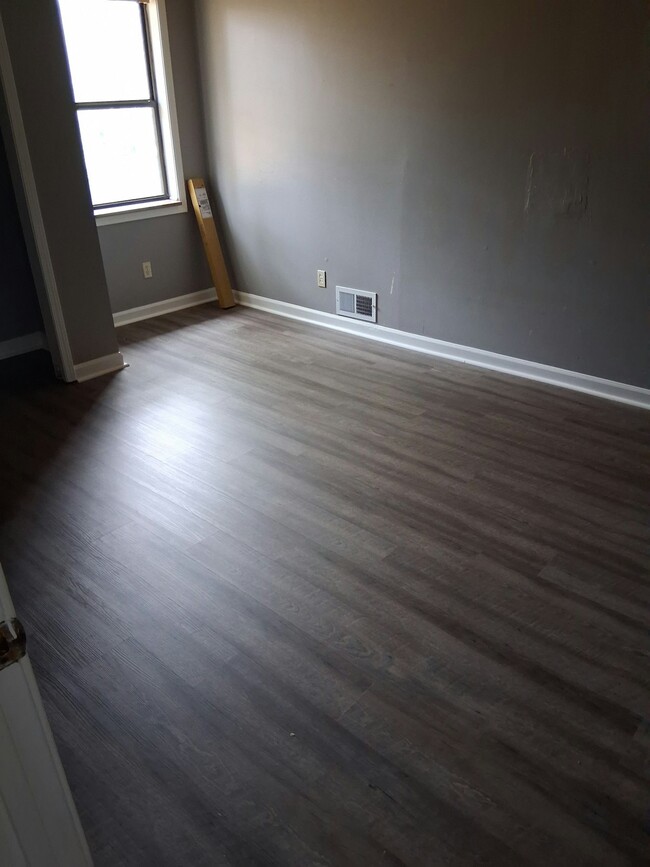 Building Photo - 1532 Rosewood Cir SE