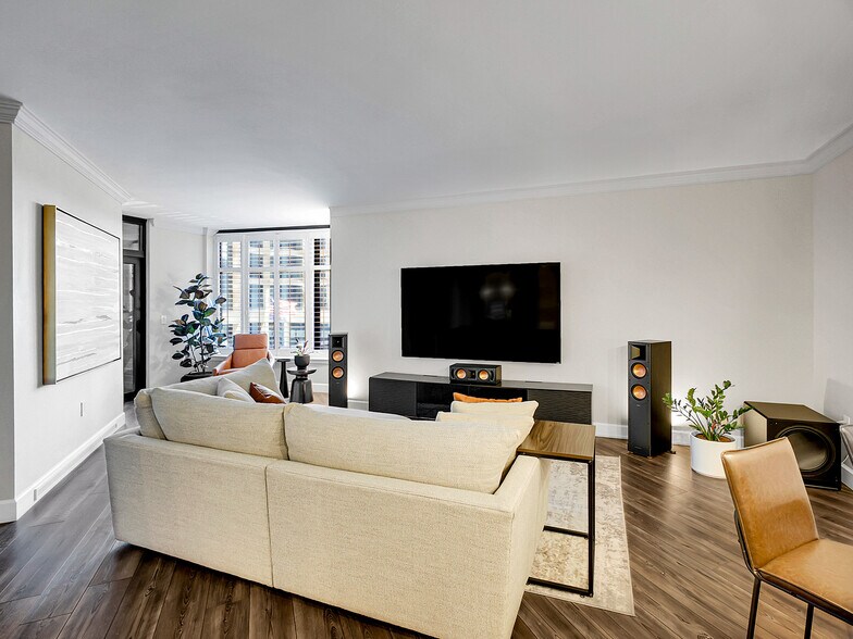 Building Photo - 8100 E Union Ave