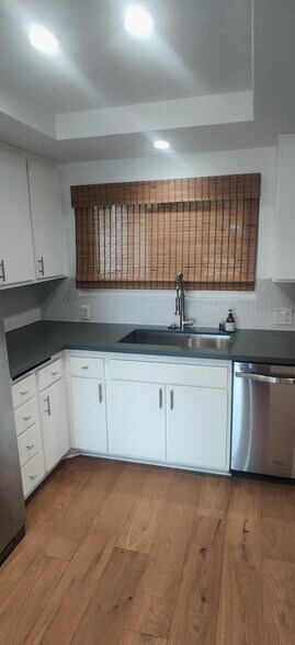 Building Photo - 745 Main St