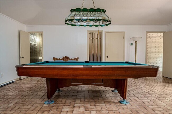 Building Photo - 337 Poenisch Dr