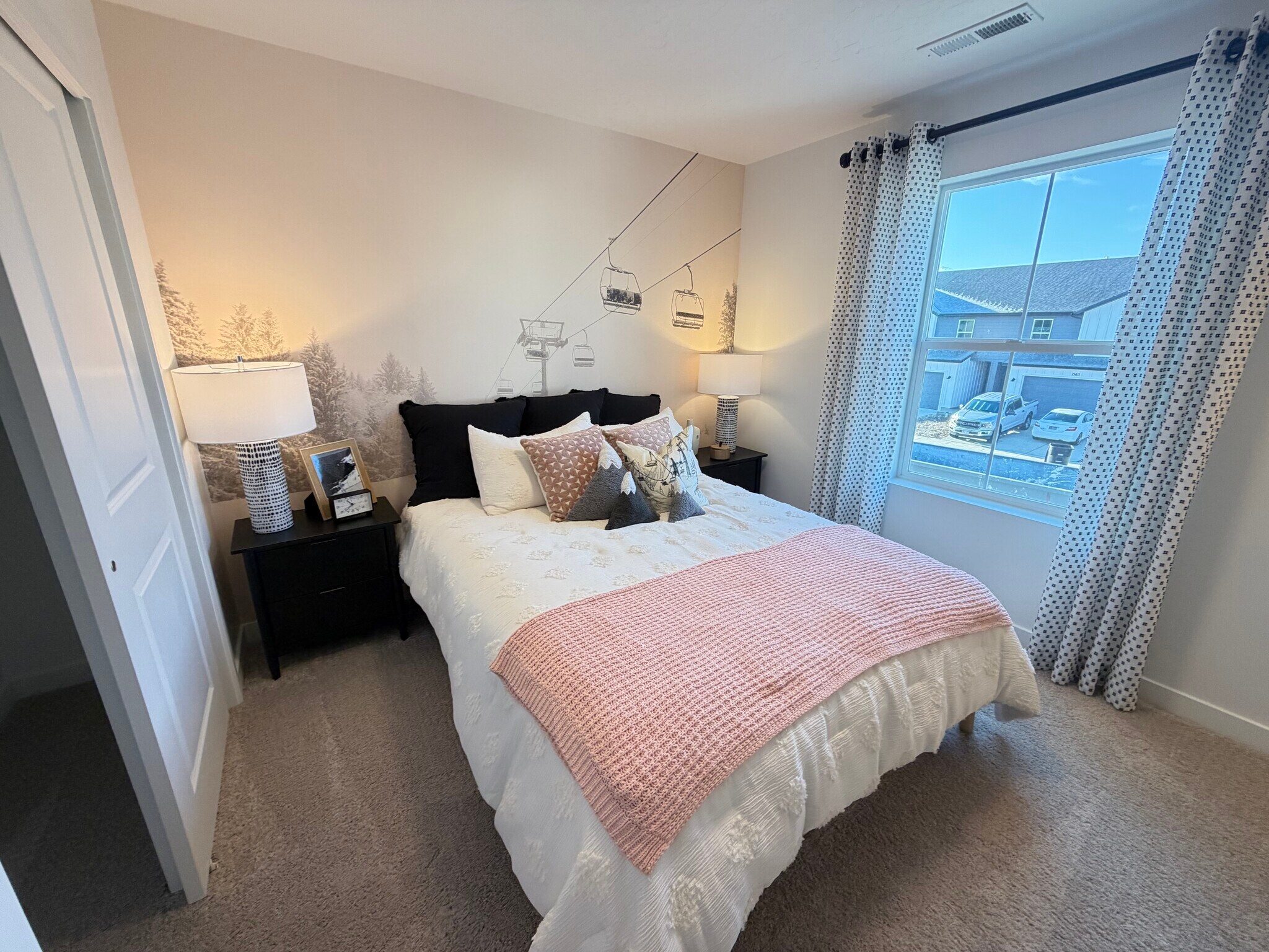 Building Photo - 1566 N Summer Spgs Cv