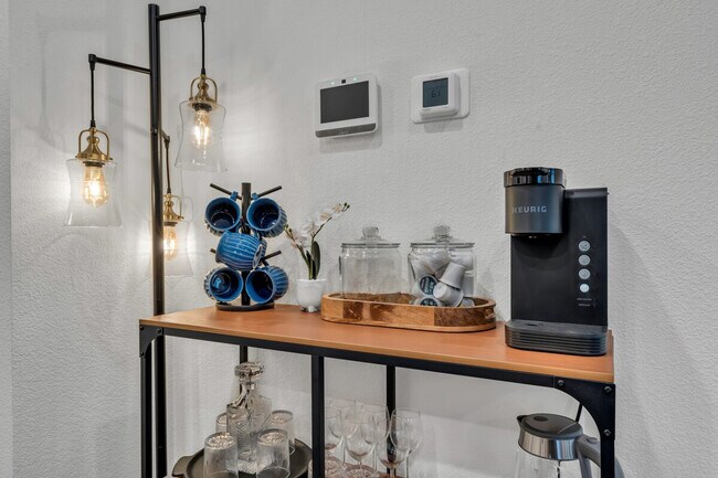 Building Photo - 6001 San Rafael Ln