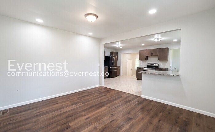 Building Photo - 3250 Cloverwood Dr