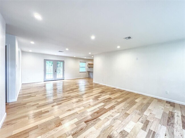 Building Photo - 5923 Dawnridge Dr