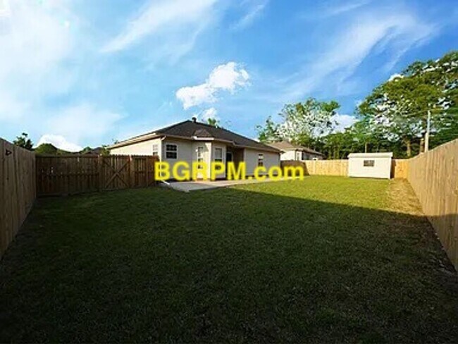 Building Photo - 4 Bdrm, 2 Bath, Cabot Home,